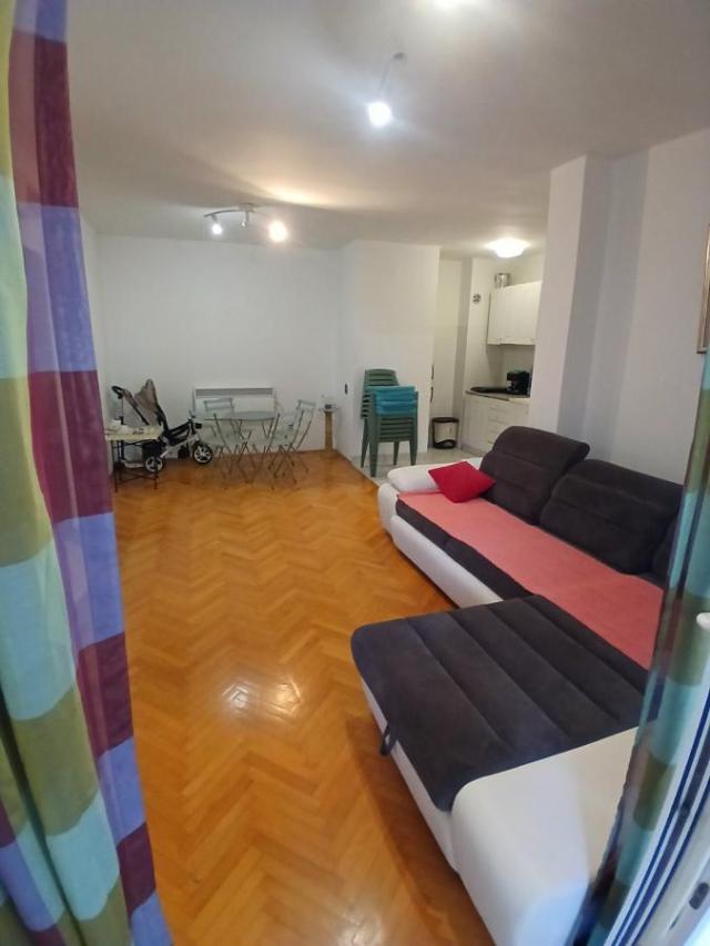 Udoban apartman u Budvi - samo 700 m od mora