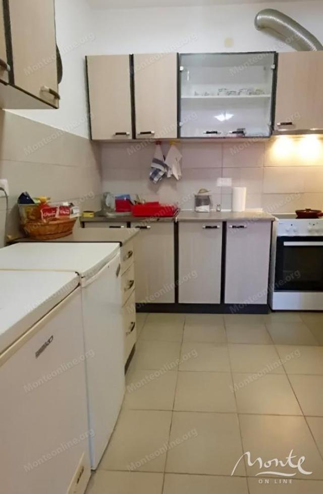 Udoban stan u novoj visokokvalitetnoj zgradi u naselju Dubovica, Budva