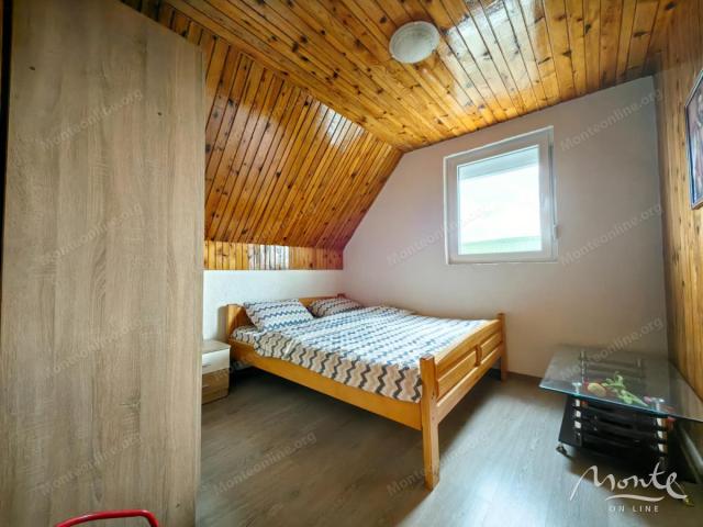 Ugodna kuća u zelenom području blizu centra Žabljaka