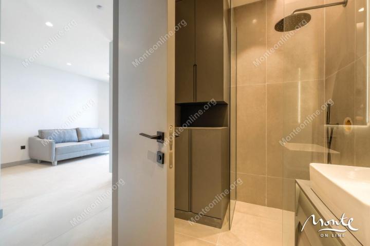 Apartman u premium kompleksu sa panoramskim pogledom na more u Bečićima