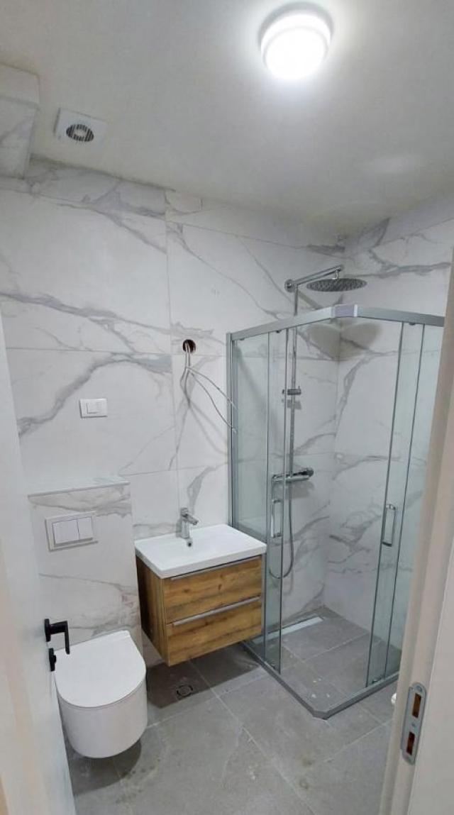Ugodan jednosoban stan u centru Kolašina sa mini banjom i centralnim grijanjem