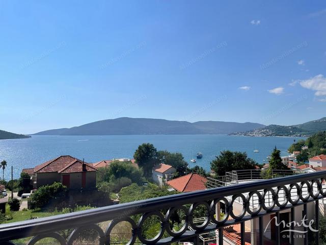 Dvosoban stan u kompleksu sa bazenom u Kumboru, Herceg Novi