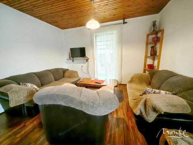 Ugodna kuća u zelenom području blizu centra Žabljaka