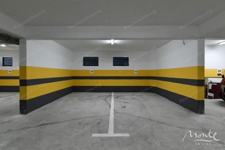 Prekrasan trosoban stan u Bečićima s pogledom na more