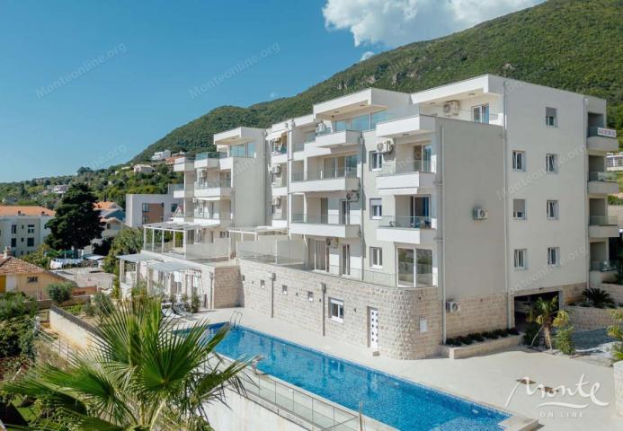 Stan sa 2 spavaće sobe, pogledom na more i saunom u luksuznom kompleksu u Baošićima, Herceg Novi