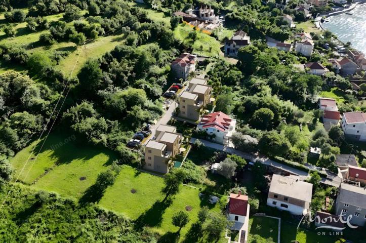 Jednosoban stan s pogledom na more i parkingom u Stolivu