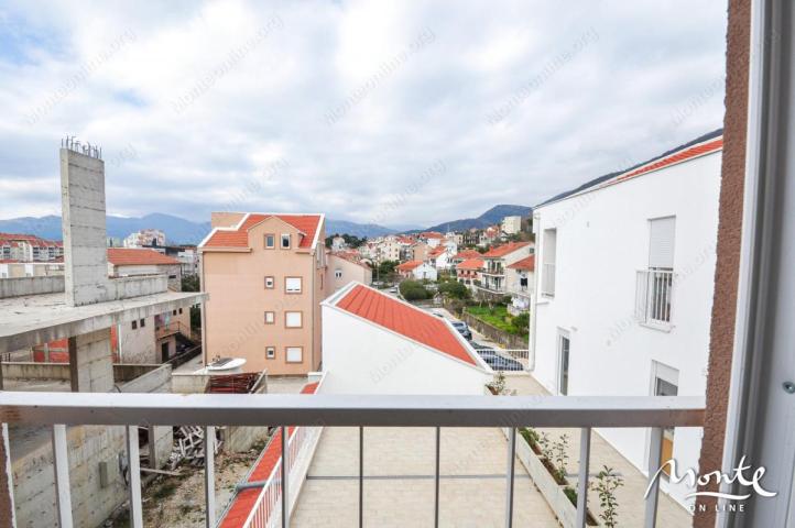 Duplex stan sa 4 spavaće sobe u centru Tivta