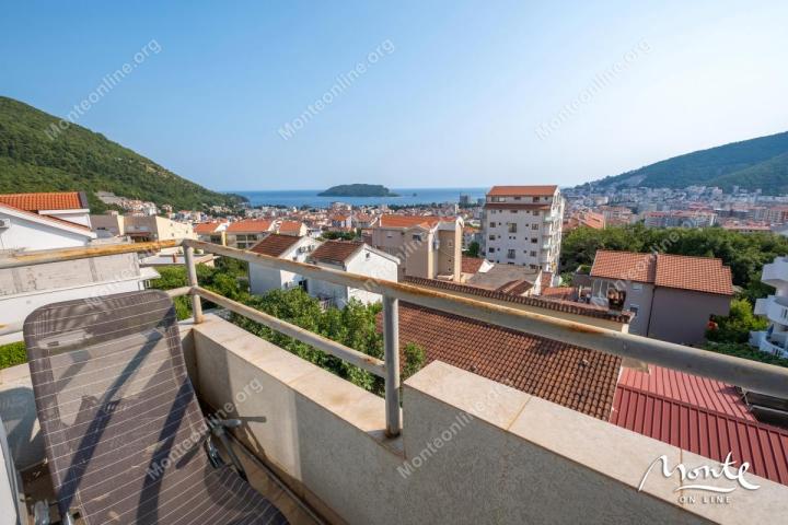 Komforan dvosoban stan s pogledom na more u naselju Lazi, Budva
