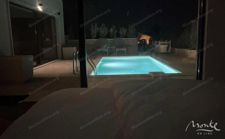 Luksuzna vila u Pržnu s bazenom i pogledom na more