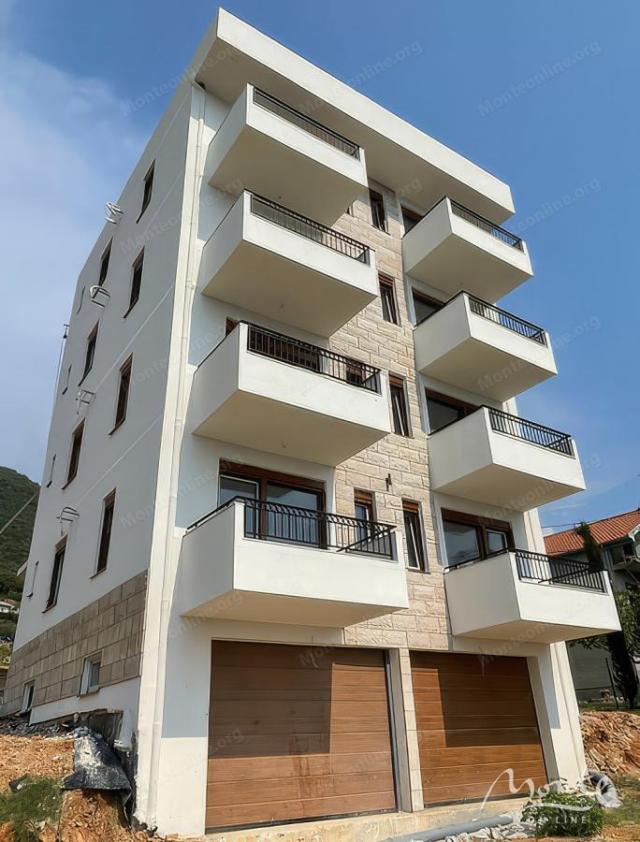 Dvosoban stan u kompleksu sa bazenom u Kumboru, Herceg Novi