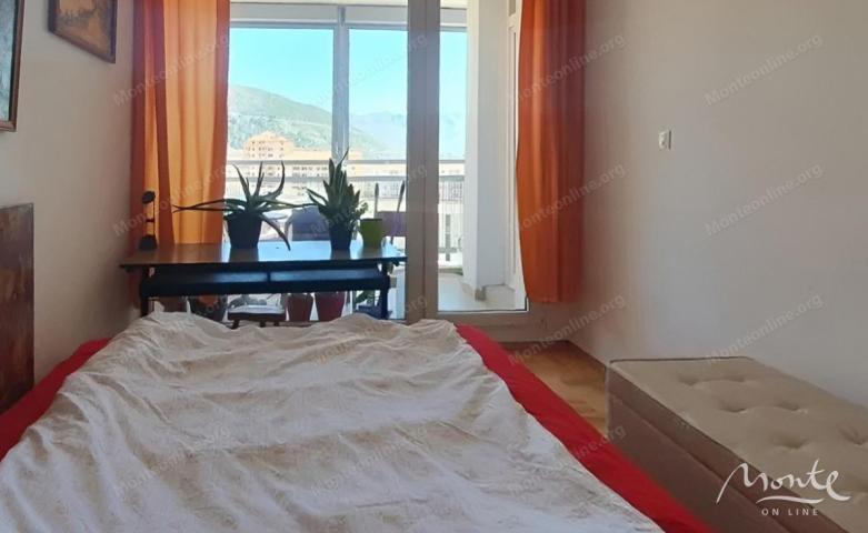 Udoban stan u novoj visokokvalitetnoj zgradi u naselju Dubovica, Budva