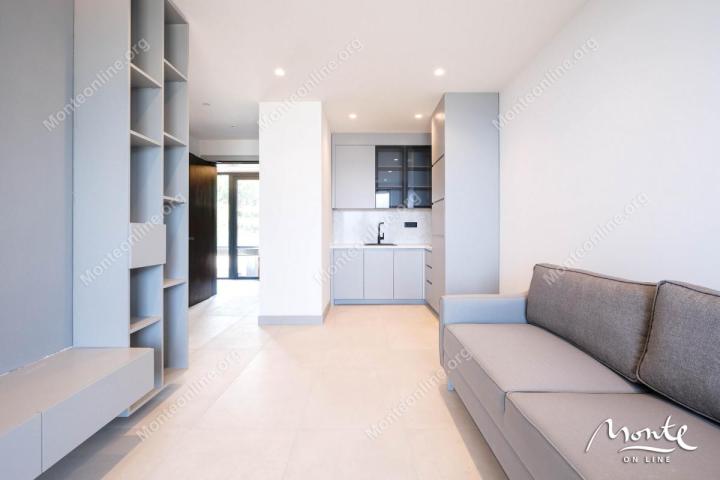 Apartman u premium kompleksu sa panoramskim pogledom na more u Bečićima