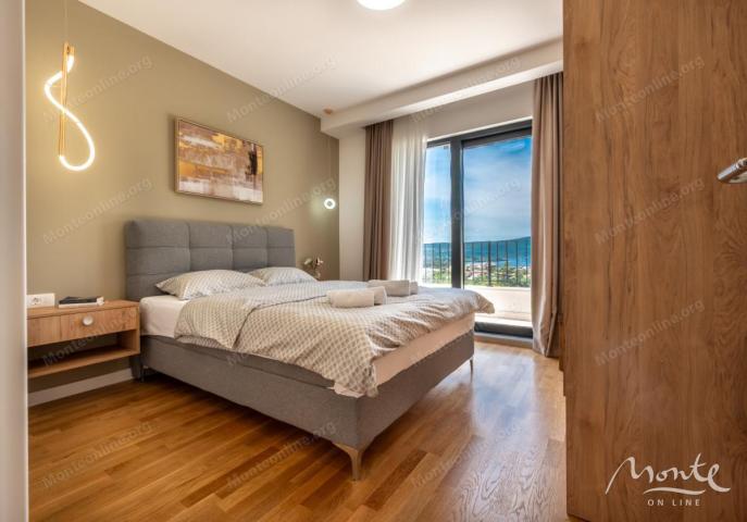 Potpuno nova vila sa bazenom u predgrađu Tivta