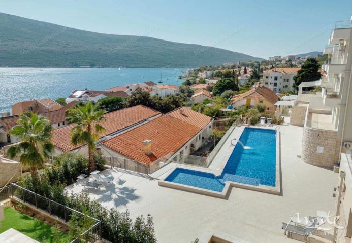 Stan sa 2 spavaće sobe, pogledom na more i saunom u luksuznom kompleksu u Baošićima, Herceg Novi