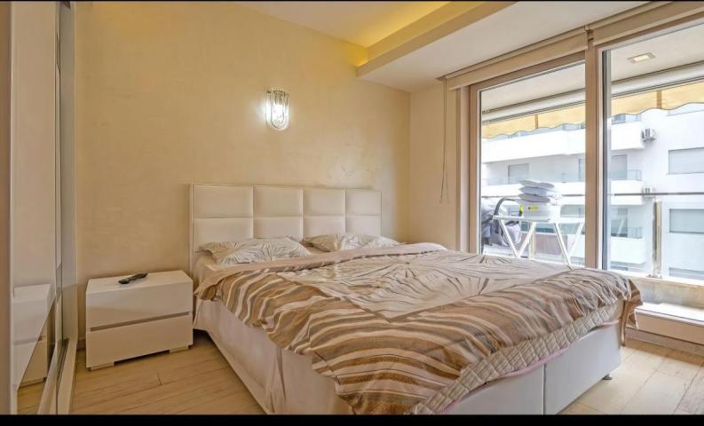 Ugodan dvosoban stan uz more u živopisnom naselju Rožino, Budva