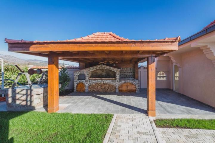 Ugodna kuća u živopisnom naselju Donji Kokoti, Podgorica