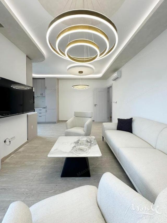 Luksuzni dvosobni apartman s pogledom na more u Bečićima