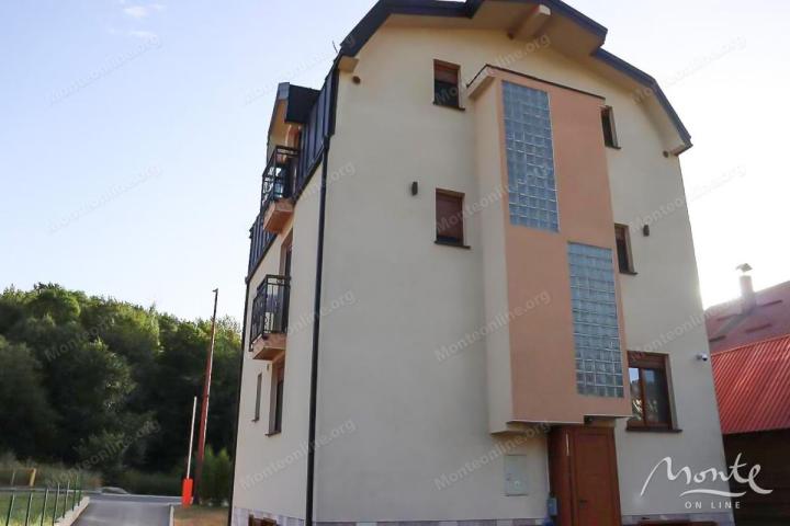 Moderna apartmanska vila sa 4 zvjezdice u centru Kolašina