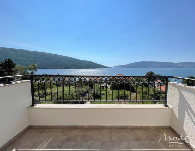 Dvosoban stan u kompleksu sa bazenom u Kumboru, Herceg Novi