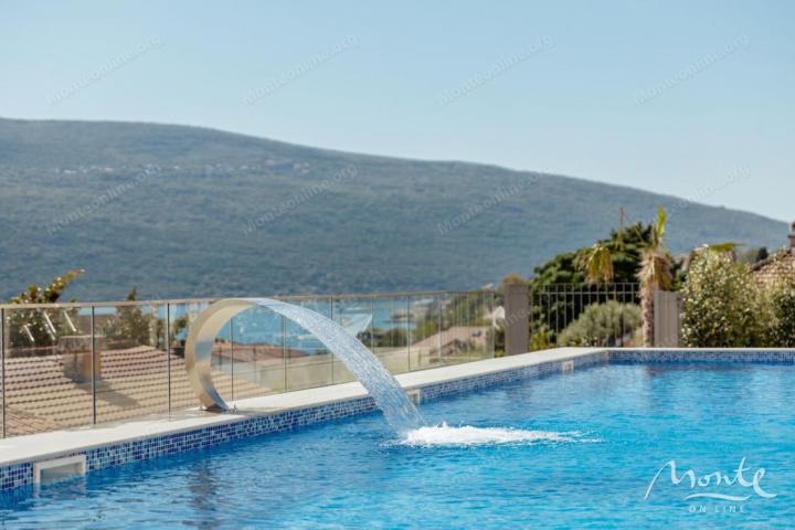Stan sa 2 spavaće sobe, pogledom na more i saunom u luksuznom kompleksu u Baošićima, Herceg Novi
