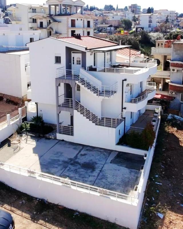 Aparthotel sa 8 apartmana 400 metara od plaže u Velikom Pijesku