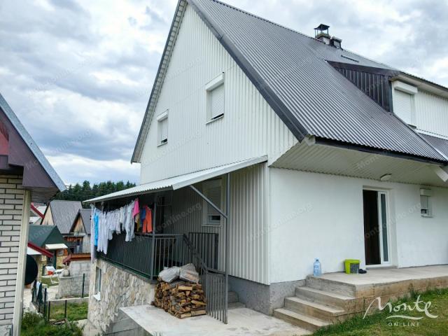 Ugodna kuća u zelenom području blizu centra Žabljaka