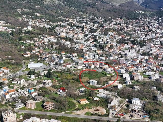 Četiri urbanizovane građevinske parcele u Sutomoru