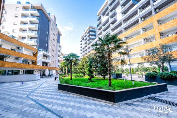 Ekskluzivan trosoban penthouse sa panoramskom terasom u Budvi
