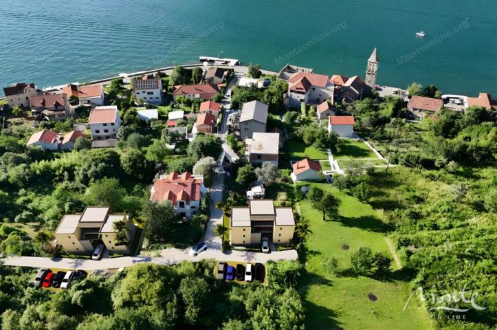 Jednosoban stan s pogledom na more i parkingom u Stolivu