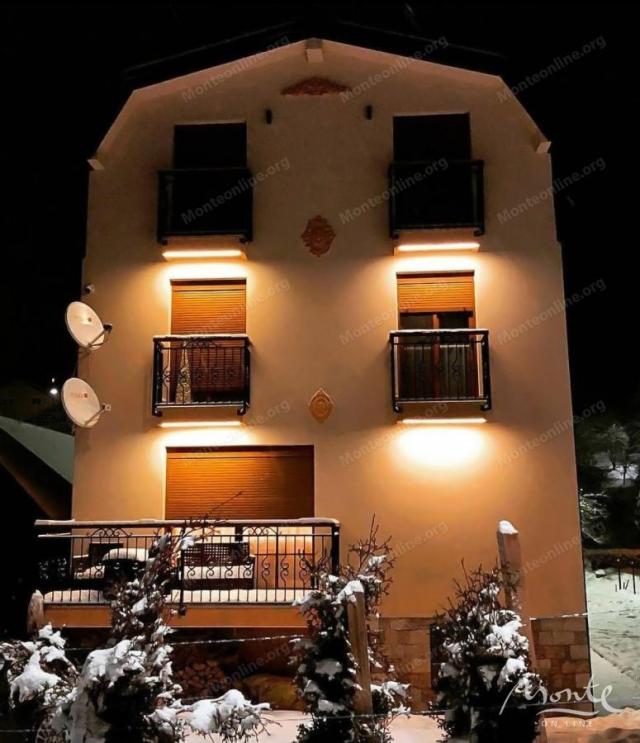 Moderna apartmanska vila sa 4 zvjezdice u centru Kolašina