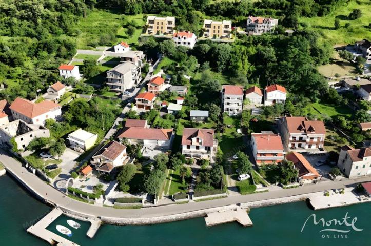 Jednosoban stan s pogledom na more i parkingom u Stolivu