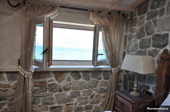 Restaurirana vila “Stone Castle” nekoliko metara od mora