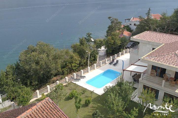 Vila sa bazenom na 1. redu u Stolivu