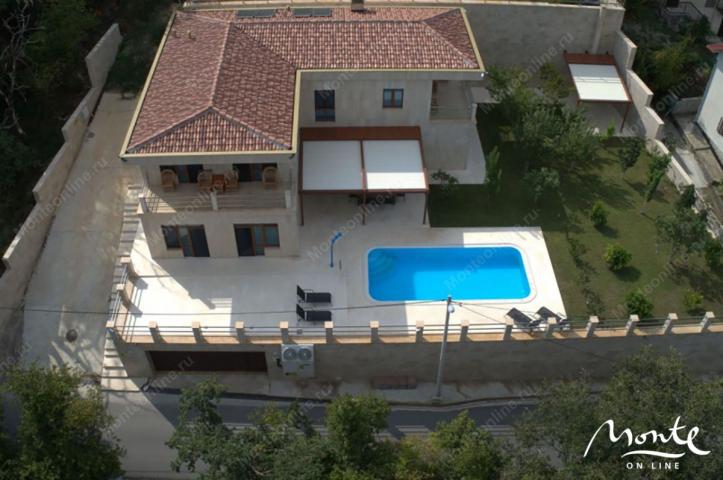 Vila sa bazenom na 1. redu u Stolivu