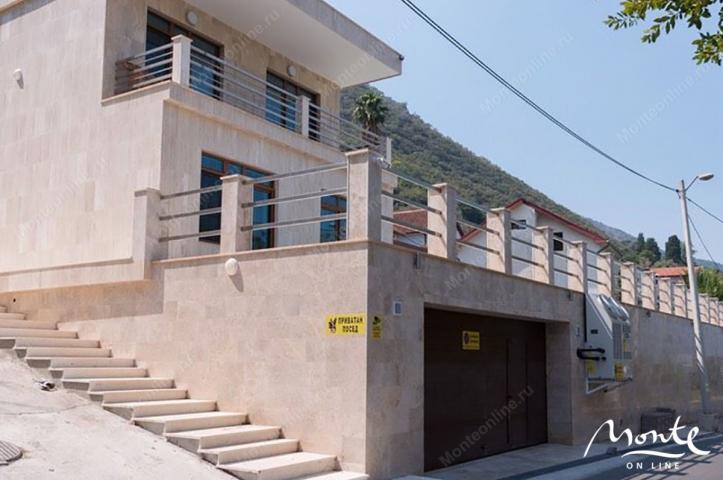 Vila sa bazenom na 1. redu u Stolivu