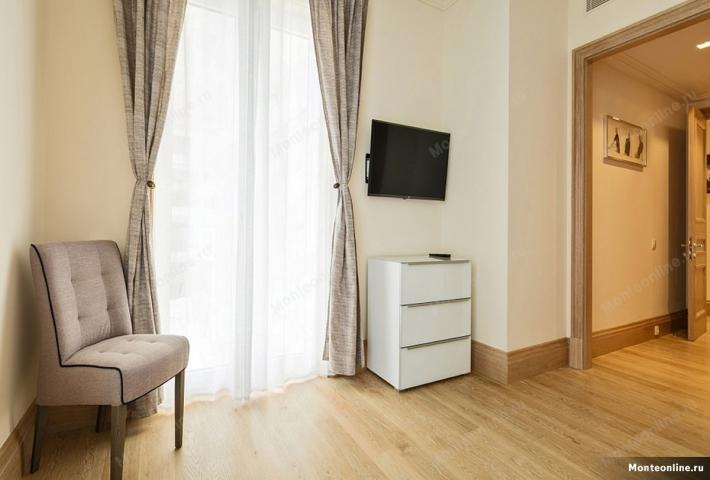 Trosoban stan sa prekrasnim pogledom na more u zgradi Ksenia