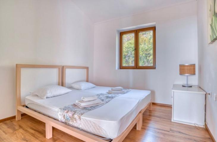 Autentična kamena vila sa bazenom i panoramskim pogledom