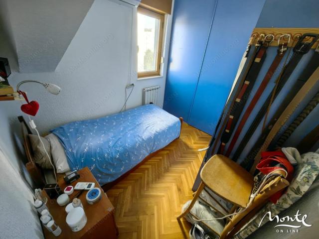 Dvoetažni trosoban stan u Podgorici