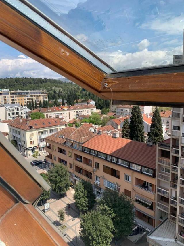 Stan sa 3 spavaće sobe u strogom centru Podgorice