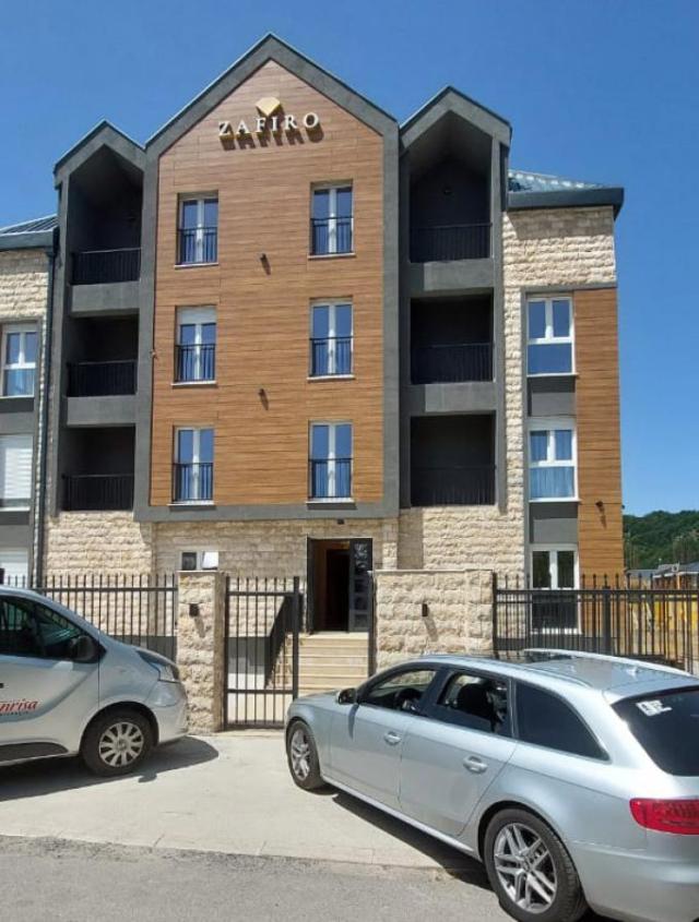 Ugodan jednosoban stan u centru Kolašina sa mini banjom i centralnim grijanjem