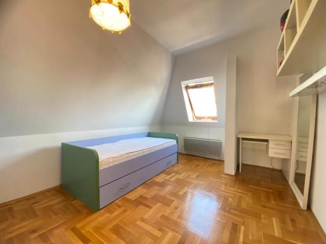 Stan sa 3 spavaće sobe u strogom centru Podgorice