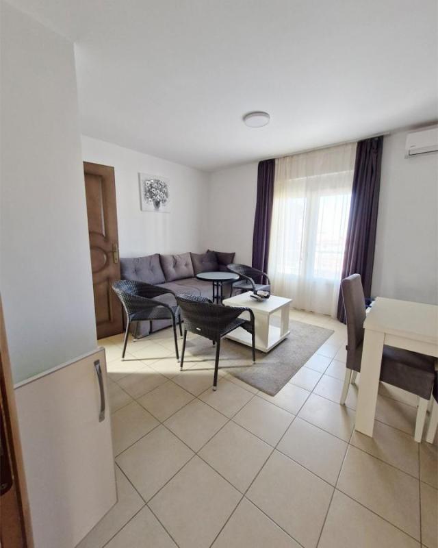 Aparthotel sa 8 apartmana 400 metara od plaže u Velikom Pijesku
