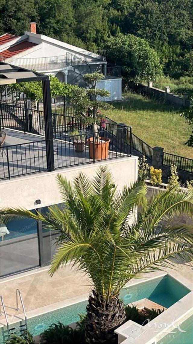 Luksuzna vila u Pržnu s bazenom i pogledom na more