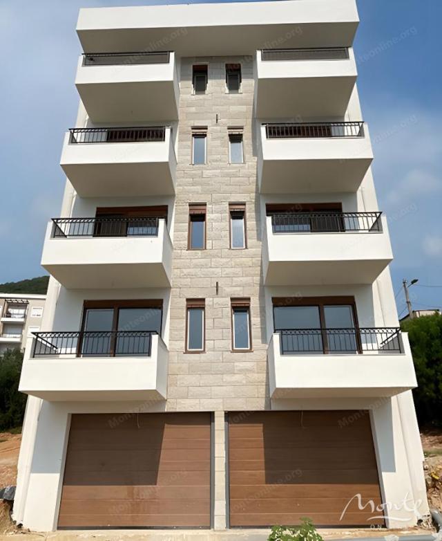 Dvosoban stan u kompleksu sa bazenom u Kumboru, Herceg Novi