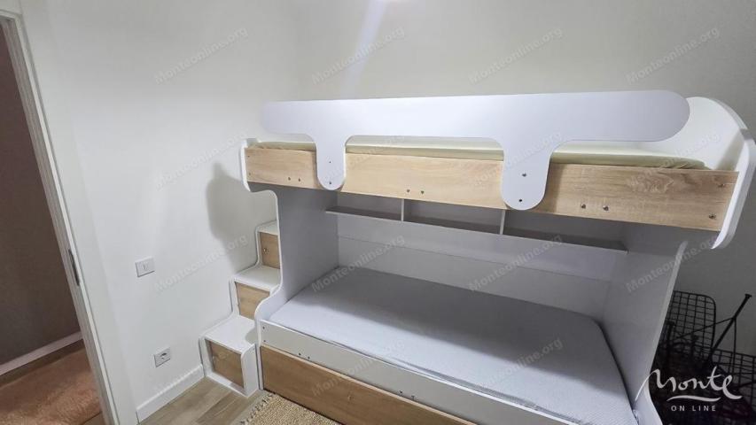 Porodični apartman sa dvije spavaće sobe, terasom i bazenom — Tivat, Kava