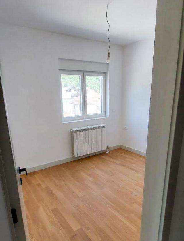 Ugodan jednosoban stan u centru Kolašina sa mini banjom i centralnim grijanjem