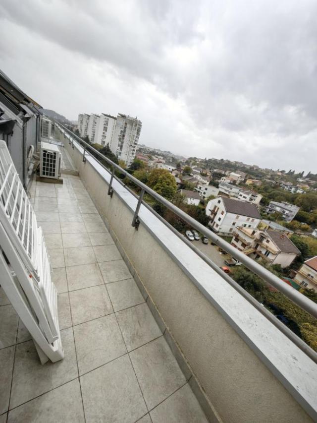 Moderan dvosoban dvoetažni stan u srcu Podgorice