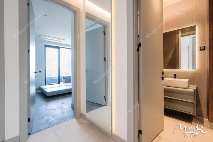 Apartman u premium kompleksu sa panoramskim pogledom na more u Bečićima