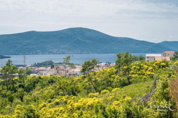 Potpuno nova vila sa bazenom u predgrađu Tivta