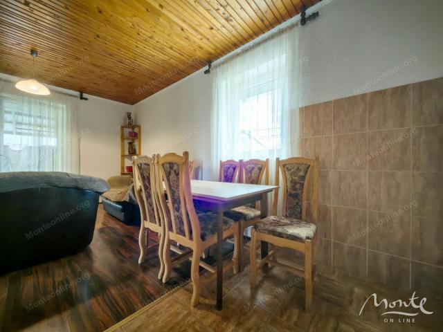 Ugodna kuća u zelenom području blizu centra Žabljaka